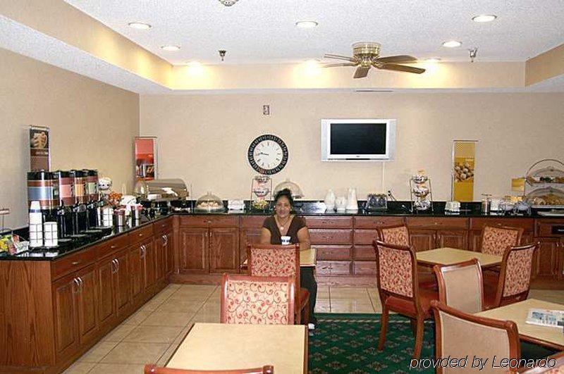 Hampton Inn Wichita-East Restaurant photo