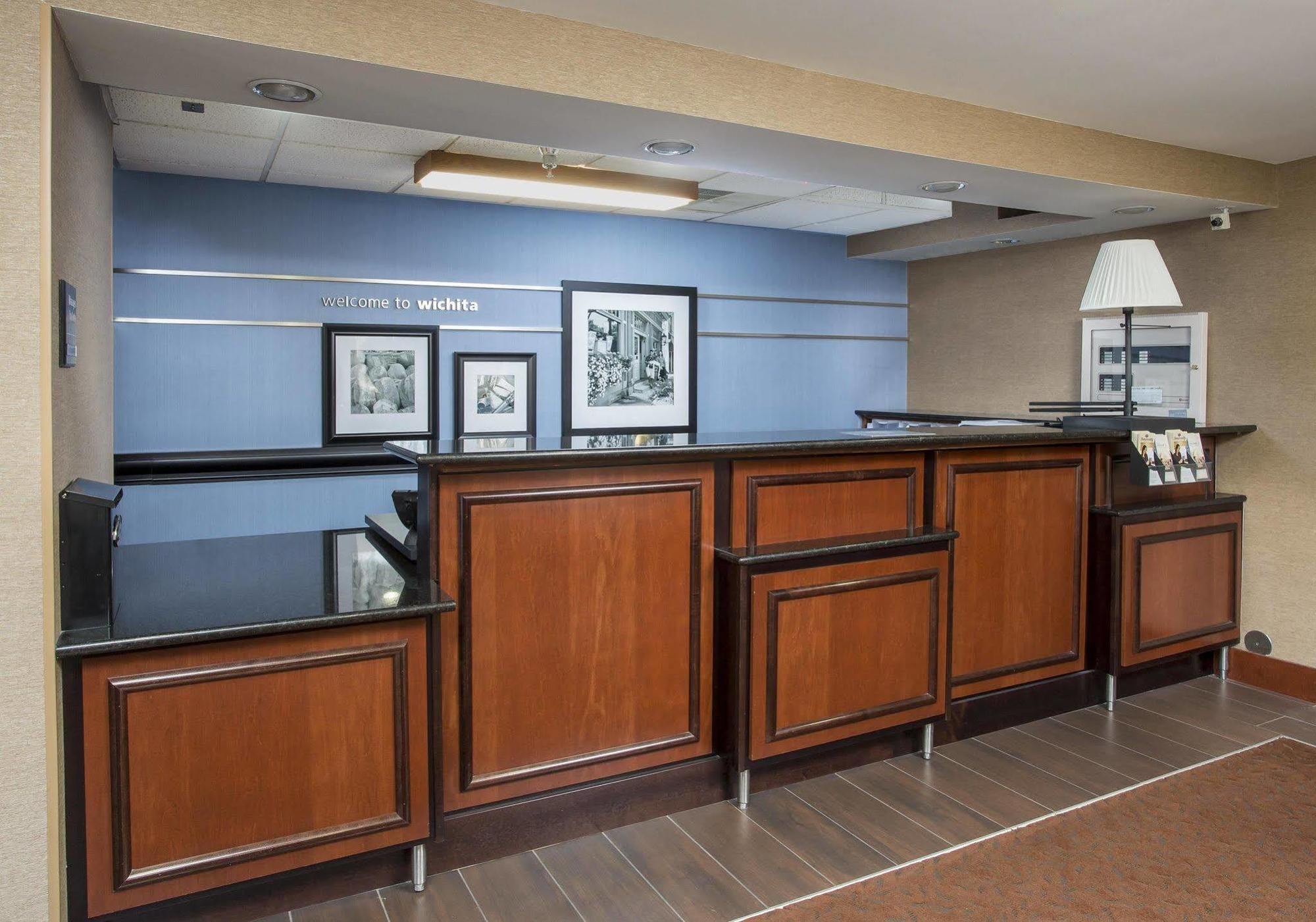 Hampton Inn Wichita-East Extérieur photo